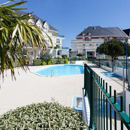 La Presqu'ile.7 アパート