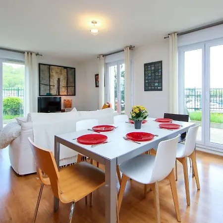 La Presqu'ile.7 アパート